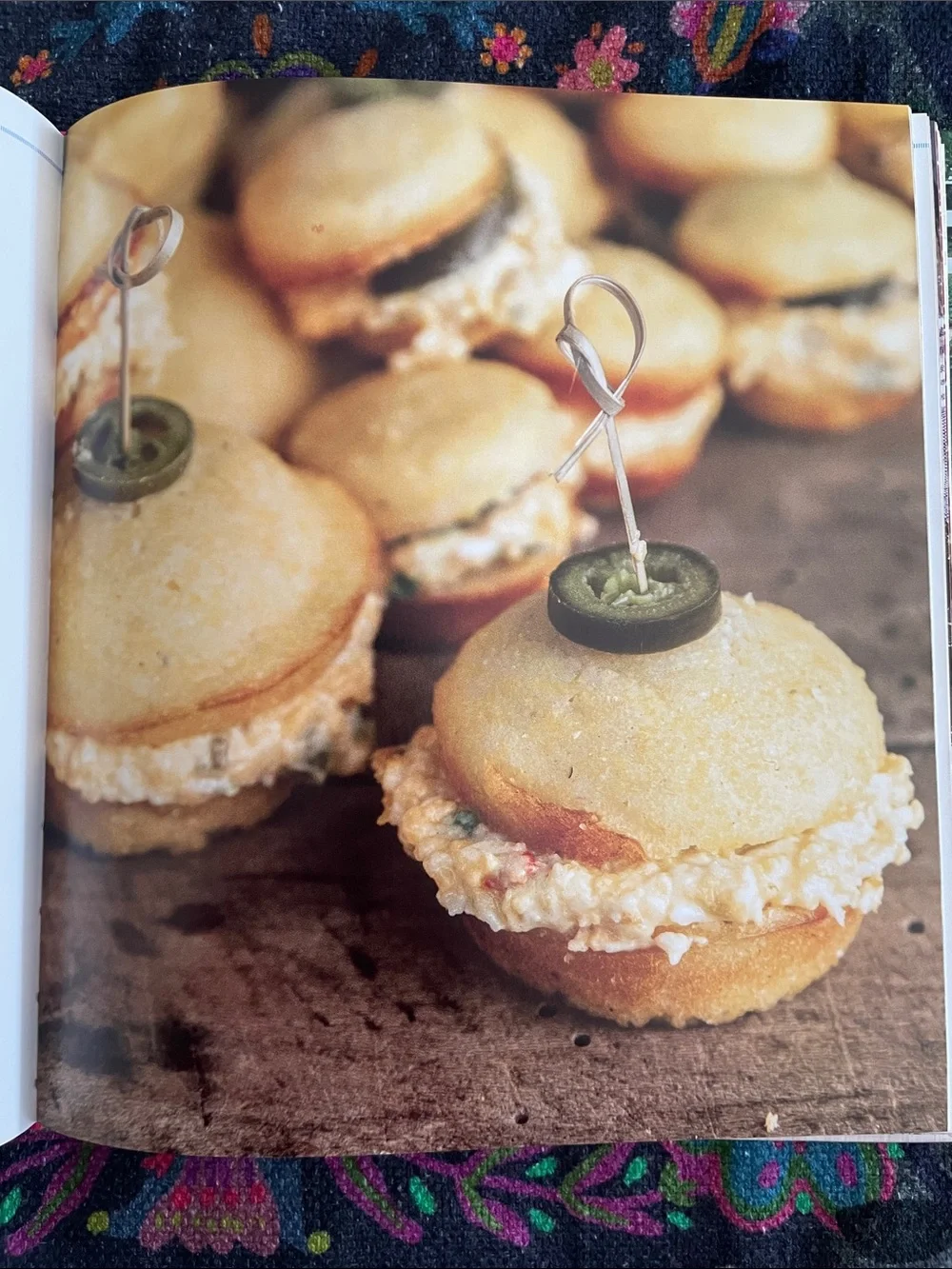 Come On Over! Cookbook - Elizabeth Heiskell